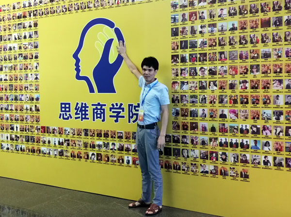 如今，80后已经成长为壮年，逐步成为各个岗位的重要掌管人，因生涯的洗礼变得理性而不再激昂。“80后”，他们青春洋溢，在各个岗位上都冲在最前列。“80后”独具个性和魅力，已然成为各行各业主力军代表人物。作为80后典型的创业成功代表陶瓷一线品牌 今年会jnh瓷砖 龙川总代理吴金星与他的销售团队就是其中之一。